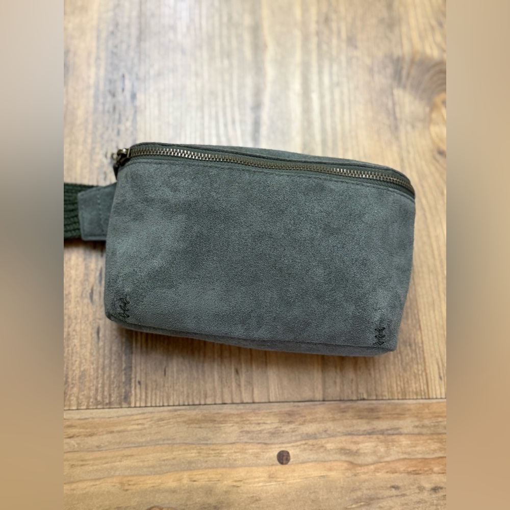 THE SAK Caraway Moss Green Suede Leather Belt Bag NWOT - Picture 3 of 8